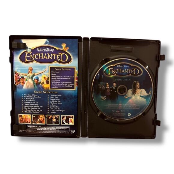 Walt Disney Enchanted DVD - Picture 2 of 3